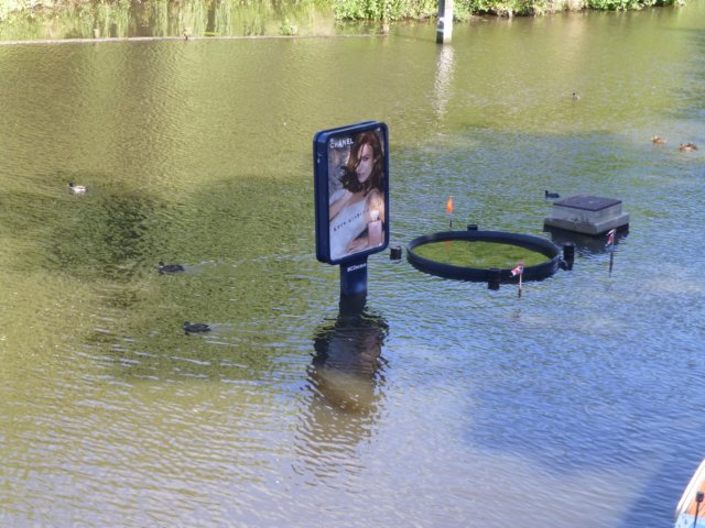 tjareclameophetwaternetalseenputinhetwater.jpg
