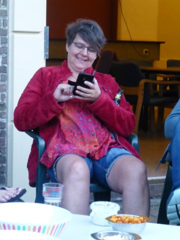 iendrukbezigmettelefoonenbier.jpg
